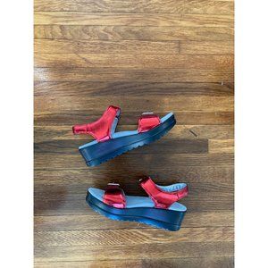 NWOT Morgyn Cherry Mirror sandals